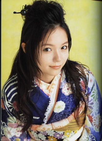 "NANA" actress Aoi Miyazaki knows something I do not ...