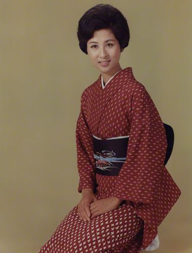kyoko kagawa red kimono
