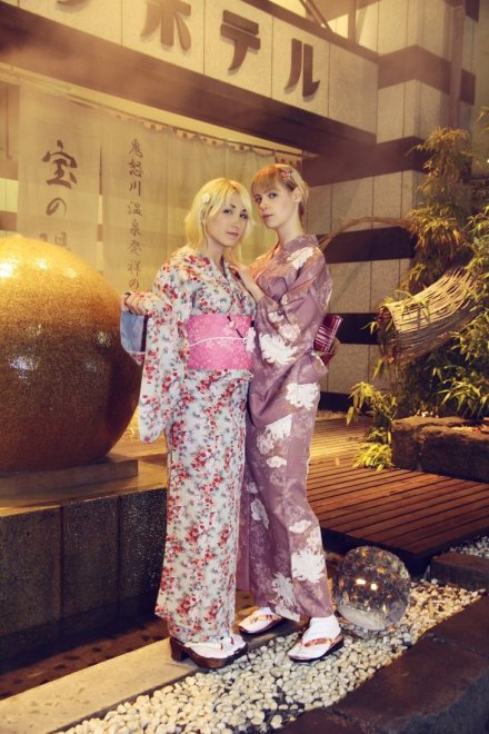 All I want for Christmas is my two front kimono models!